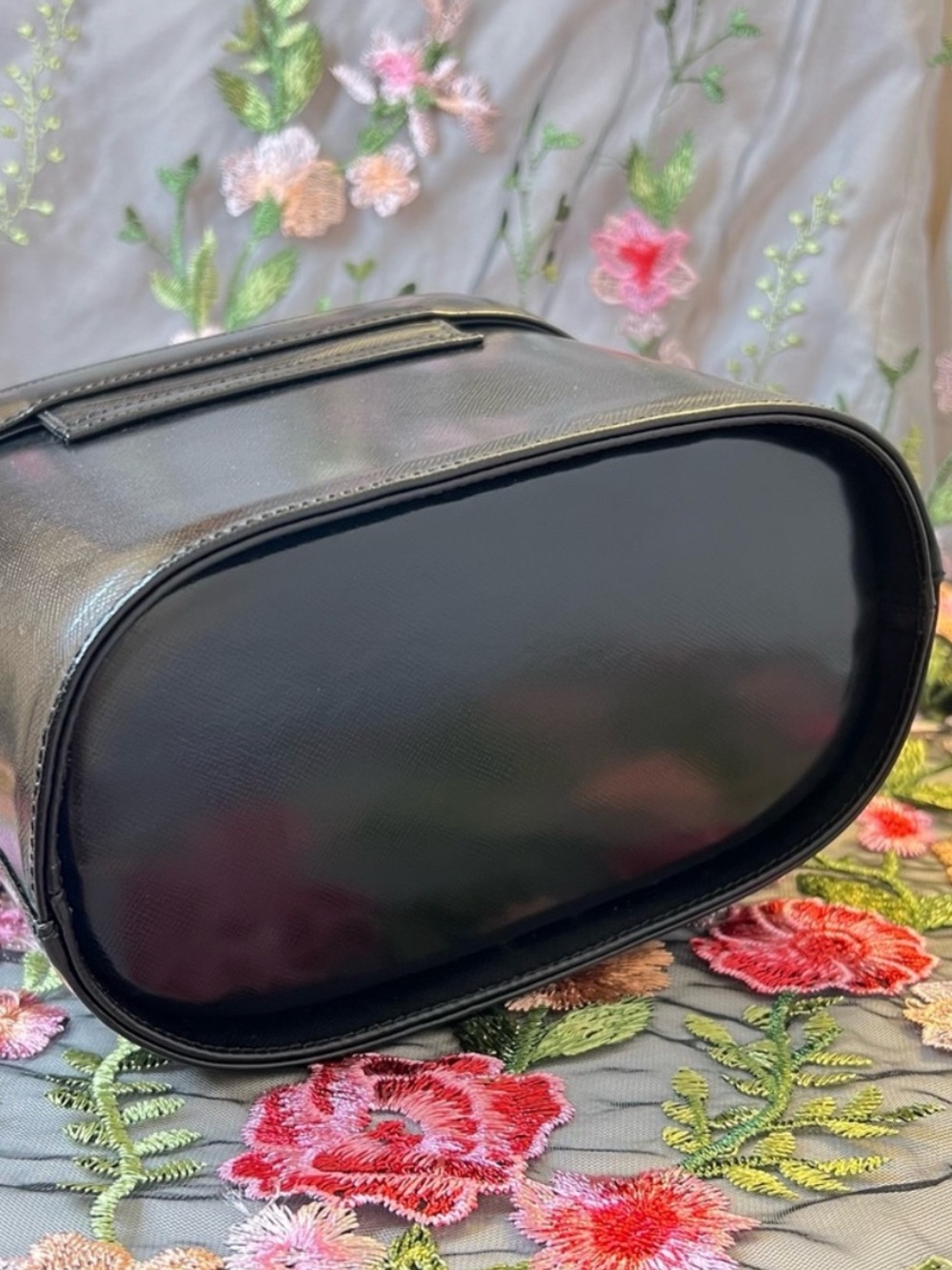 NWT! VERSACE Vanity Bag in Shiny Black Calfskin with Gold Hardware - Picture 8 of 11